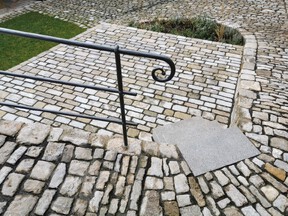 Scheuermann-Naturstein-Showroom-Pflaster-20